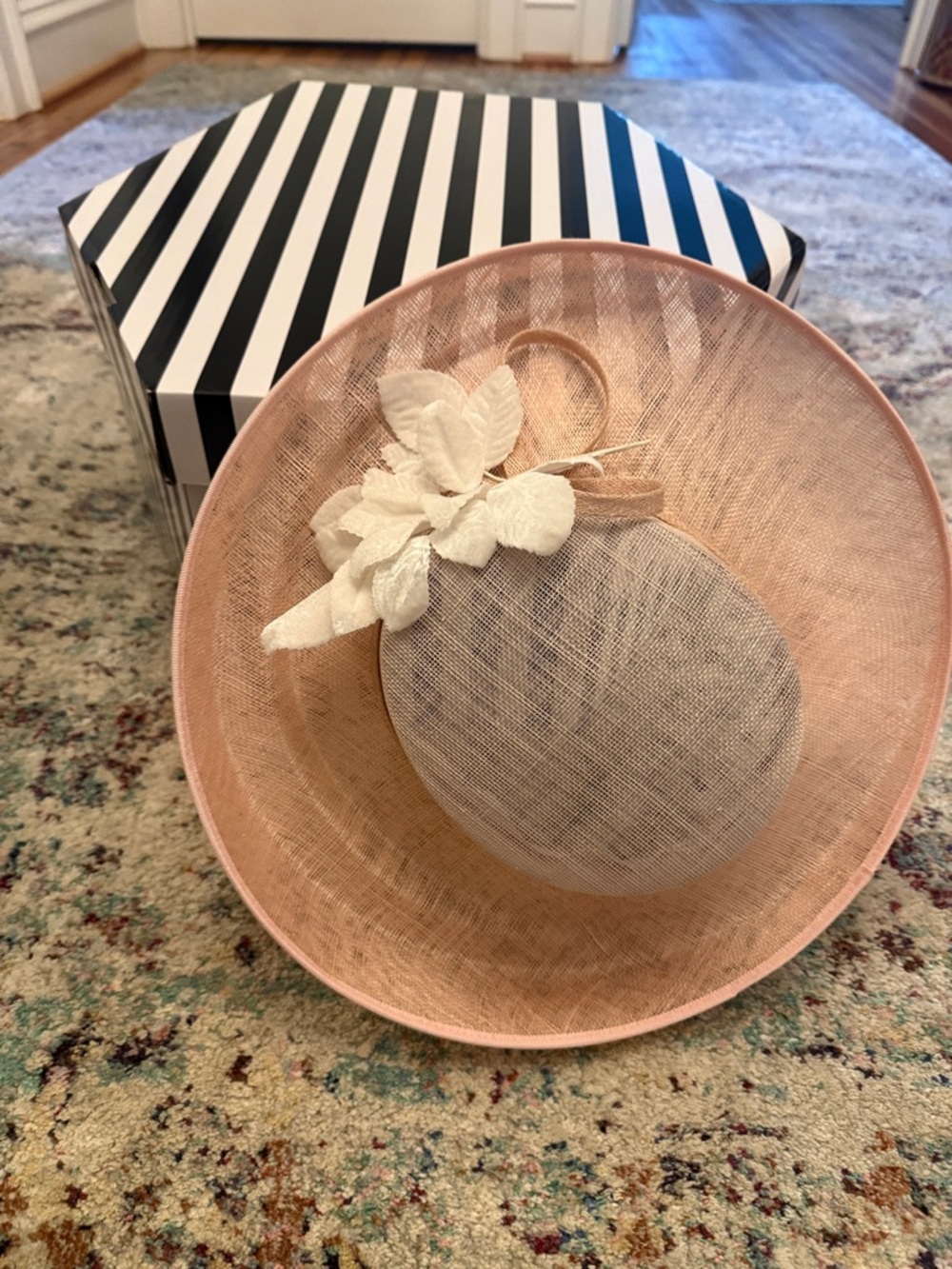Stunning Salmon Pink Wide Brim hat and Hat box - Picture 3 of 9